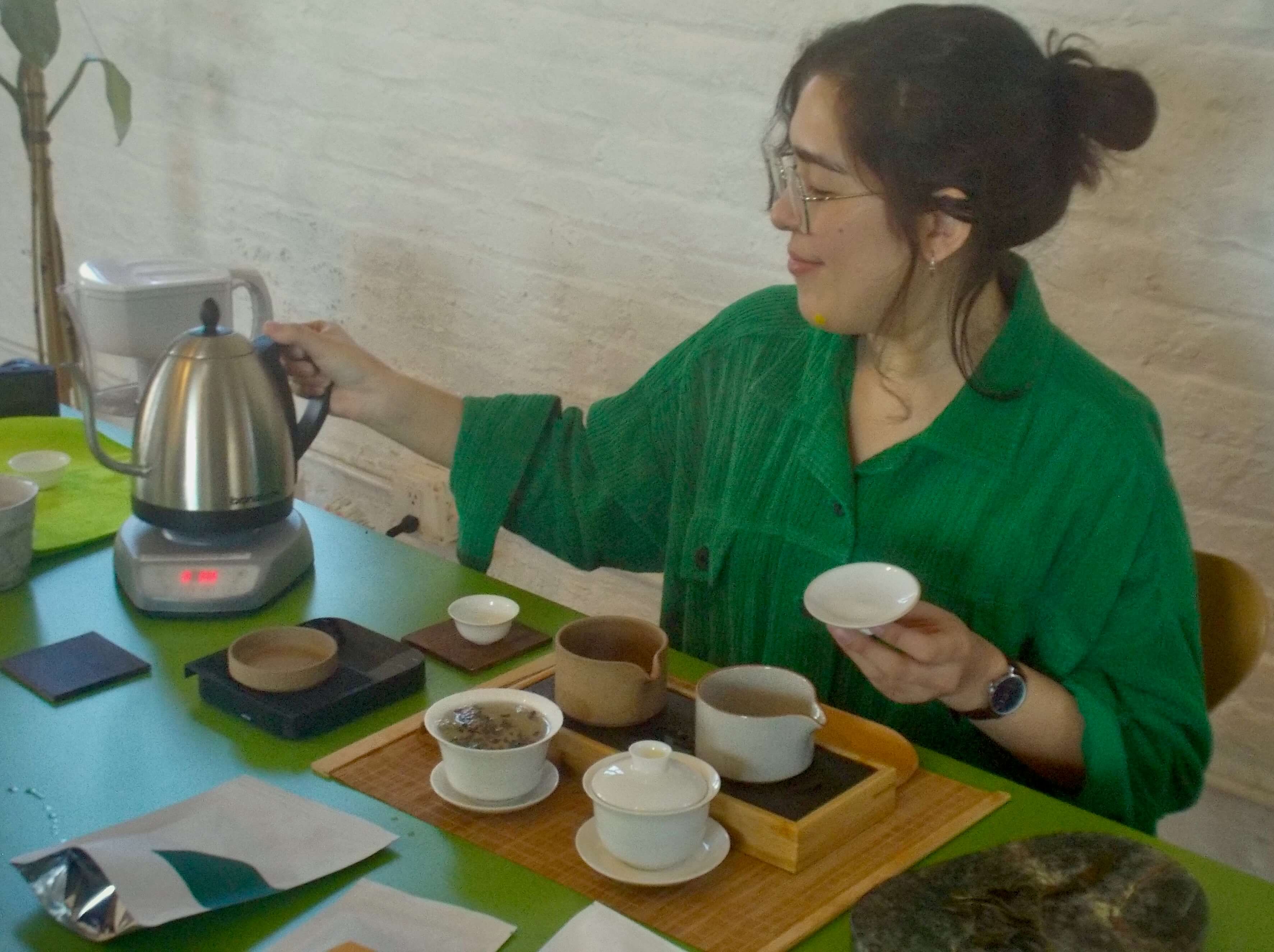 megumi serving tea